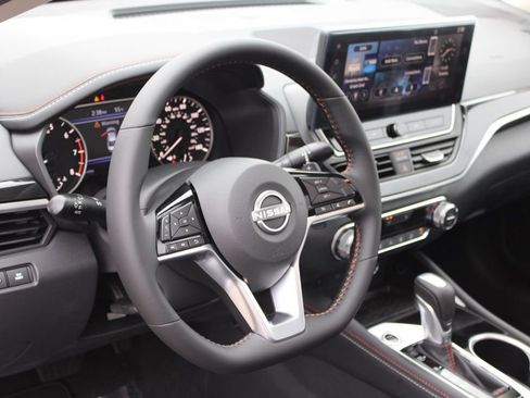 New 2025 Nissan Altima 2.5 SR image 10