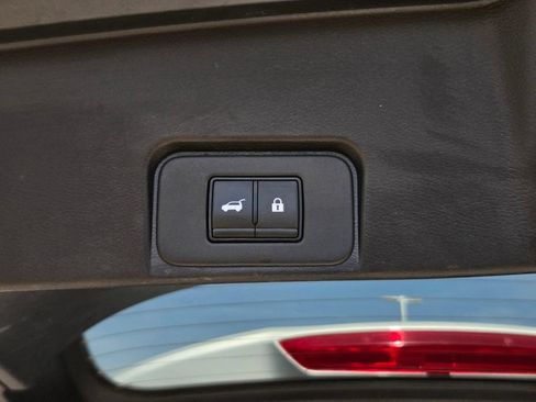 Used 2025 Nissan Rogue SV FWD image 11