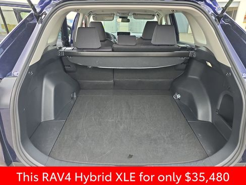 Used 2025 Toyota RAV4 XLE image 18