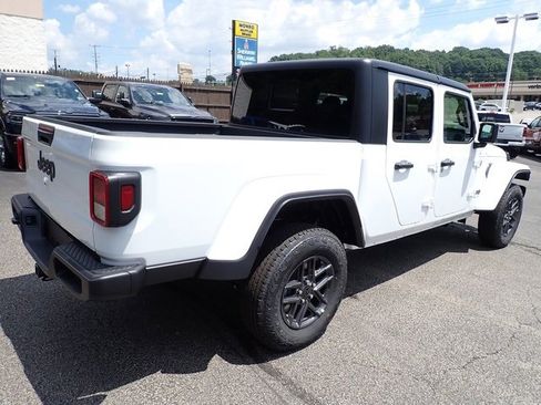 New 2025 Jeep Gladiator Sport image 8