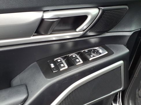 Used 2022 Kia Telluride LX image 4