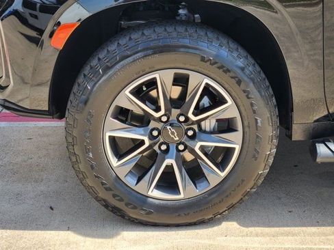Used 2023 Chevrolet Tahoe Z71 w/ Z71 Off-Road Package image 17
