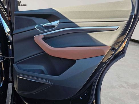 Used 2022 Audi e-tron Premium Plus w/ Premium Plus Package image 20