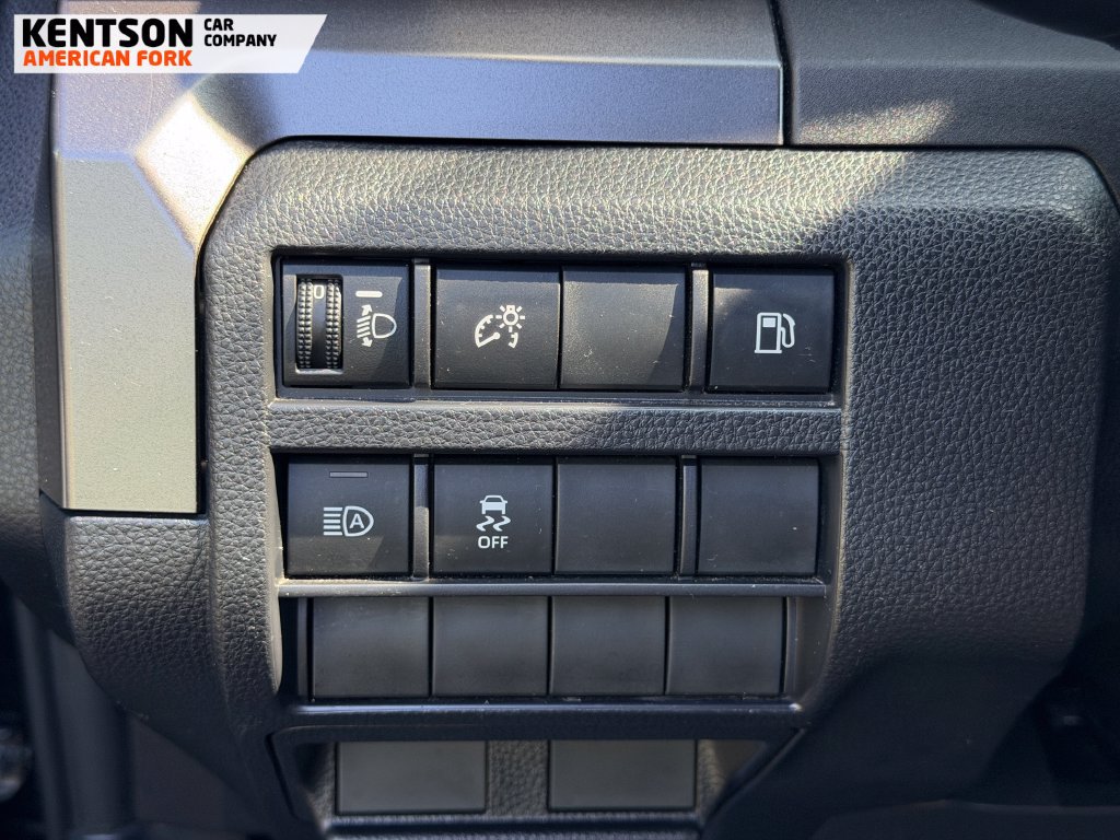Used 2025 Toyota 4Runner SR5 AWD/4WD image 18