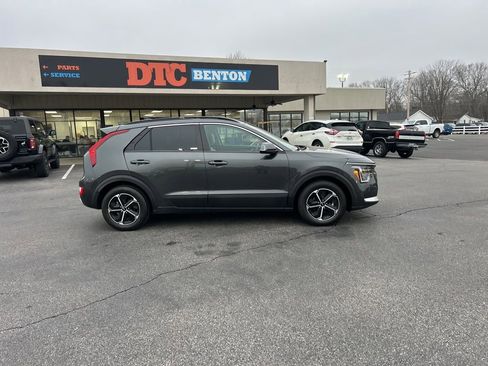 Used 2023 Kia Niro EX image 39