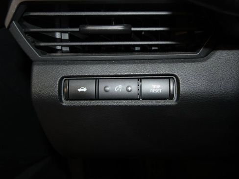 Used 2023 Nissan Altima 2.5 SR w/ SR Premium Package image 9