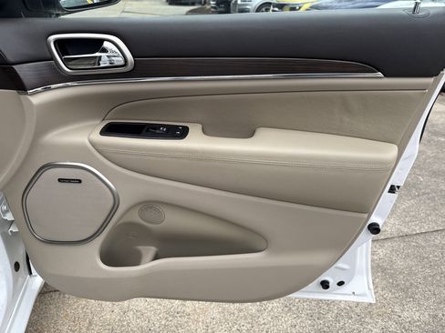 Used 2015 Jeep Grand Cherokee Overland w/ Trailer Tow Group IV image 15