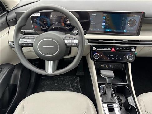 New 2025 Hyundai Tucson SEL image 18