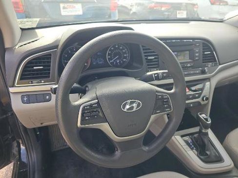 Used 2017 Hyundai Elantra SE FWD image 5