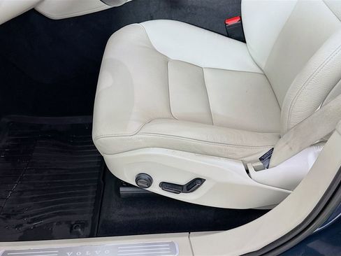 Used 2023 Volvo XC90 B5 Plus w/ Protection Package Premier AWD/4WD image 9
