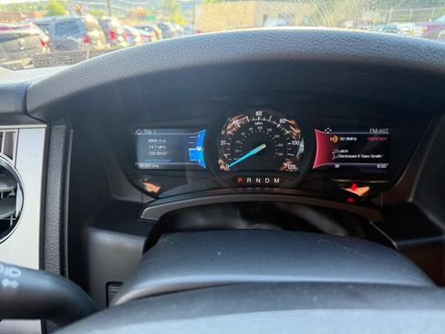 Used 2016 Ford Expedition XLT w/ Equipment Group 202A AWD/4WD image 9