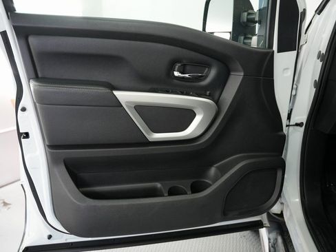 Used 2019 Nissan Titan PRO-4X image 45