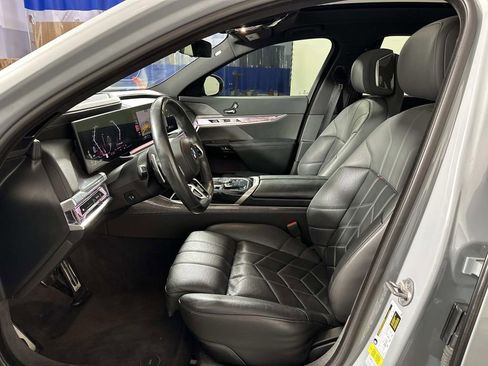 Used 2023 BMW 740i image 24