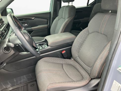 Used 2023 Honda Pilot Sport image 15