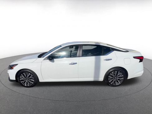 Used 2025 Nissan Altima 2.5 SV image 9