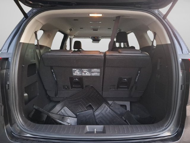 Used 2024 Kia Carnival EX FWD image 25