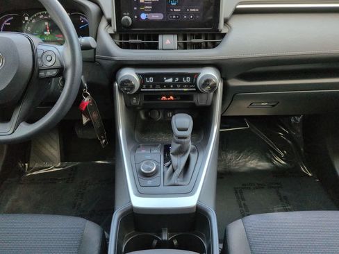 Certified 2025 Toyota RAV4 LE AWD/4WD image 18