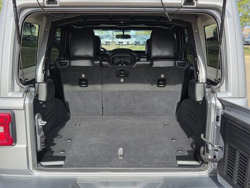 Used 2018 Jeep Wrangler Unlimited Sahara w/ Cold Weather Group image 25