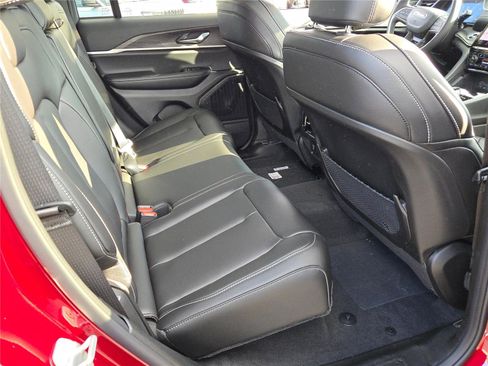 New 2025 Jeep Grand Cherokee Limited w/ Black Appearance Package image 11