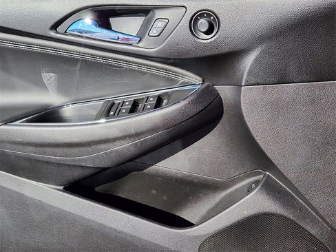 Used 2016 Chevrolet Cruze Premier image 12