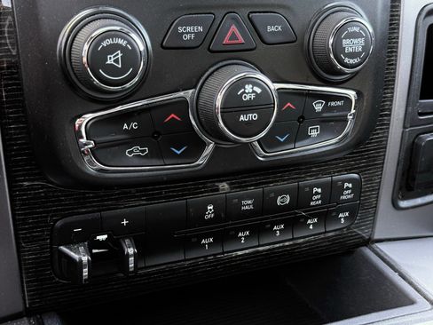 Used 2018 RAM 2500 Limited AWD/4WD image 45