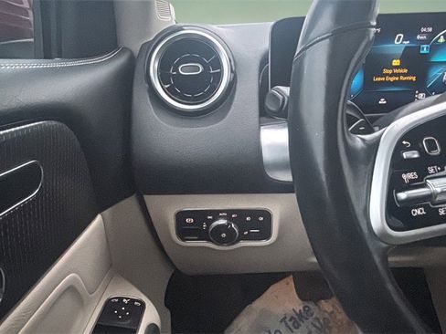 Used 2020 Mercedes-Benz GLB 250 GLB 250 w/ Premium Package image 17