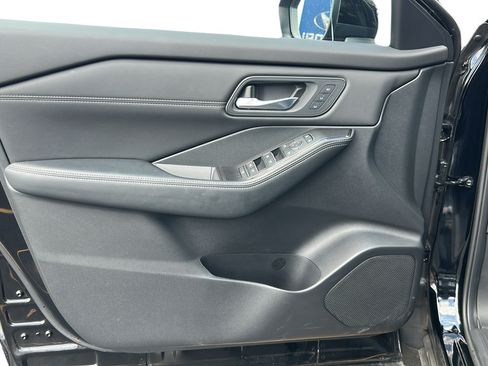 Used 2025 Nissan Rogue SL w/ Tech Package AWD/4WD image 10
