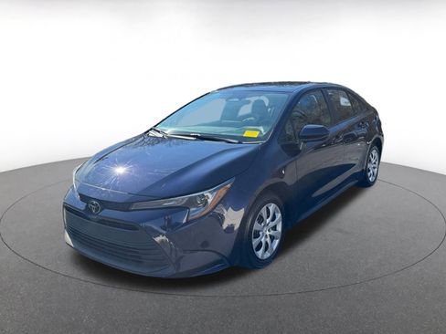 Used 2025 Toyota Corolla LE image 4