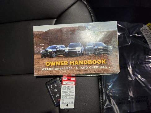 New 2025 Jeep Grand Cherokee Limited w/ Trailer Tow Package image 44