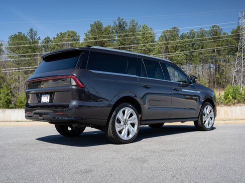 Used 2025 Lincoln Navigator L Reserve AWD/4WD image 19