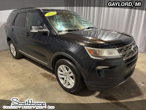 Used 2018 Ford Explorer XLT image 1