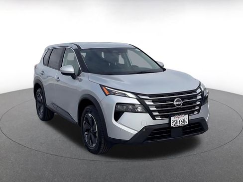 Used 2025 Nissan Rogue SV FWD image 3