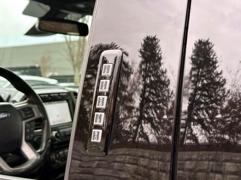 Used 2018 Ford F150 Raptor w/ Equipment Group 802A Luxury image 18