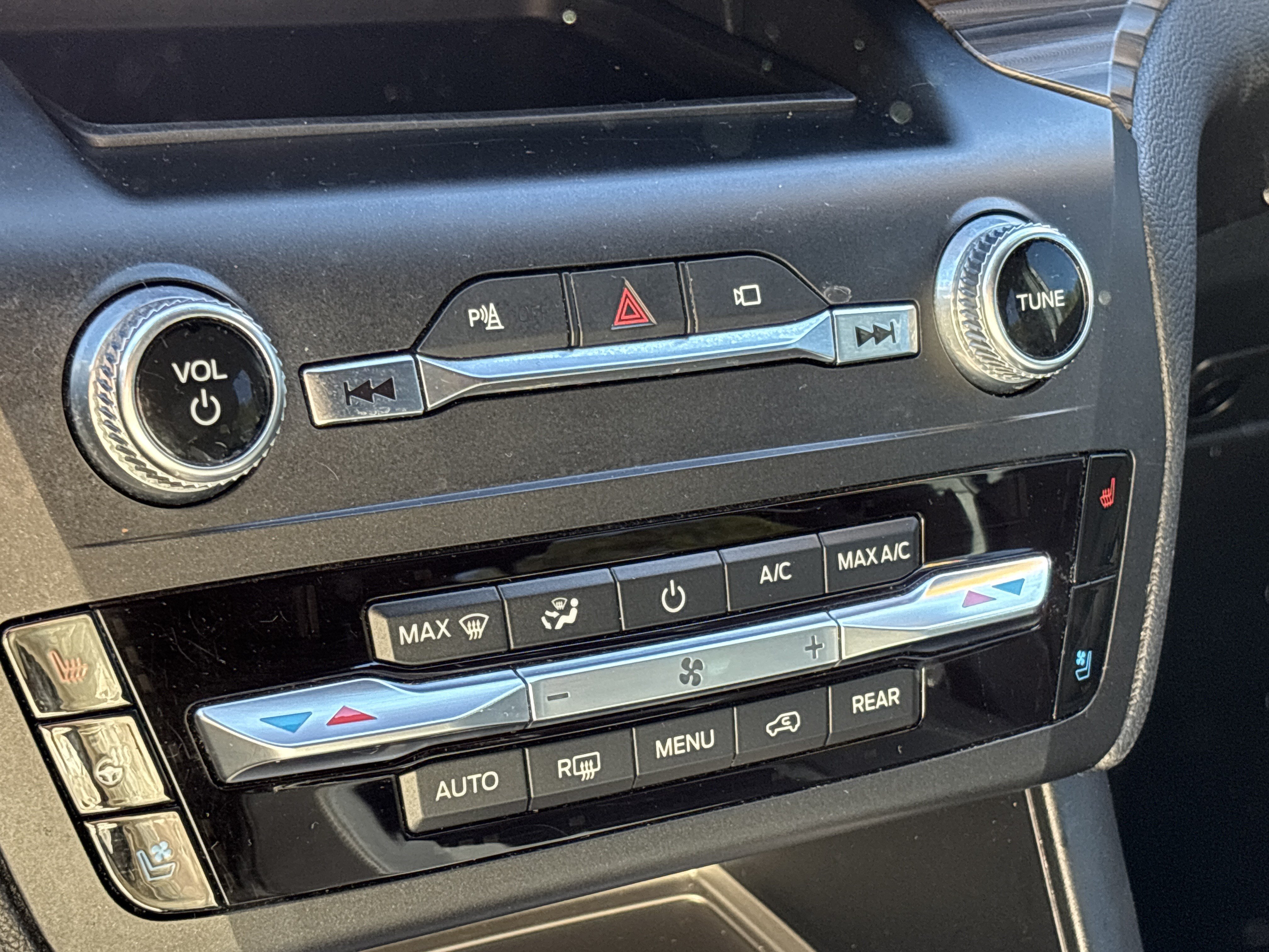 Used 2020 Ford Explorer Limited RWD image 28