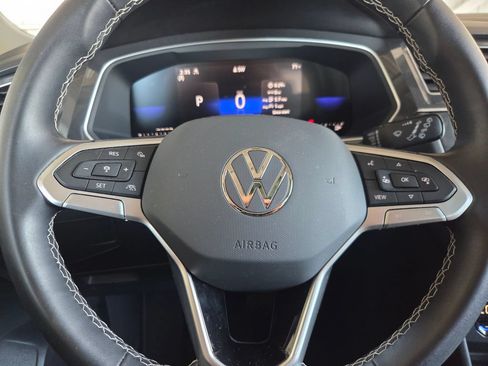 Used 2023 Volkswagen Tiguan SE w/ Panoramic Sunroof Package AWD/4WD image 6