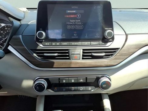 Used 2023 Nissan Altima 2.5 SV FWD image 18