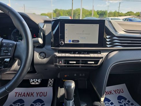 Used 2025 Toyota Camry SE FWD image 23
