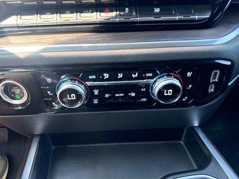 Used 2022 GMC Sierra 1500 SLT w/ SLT Convenience Package AWD/4WD image 16