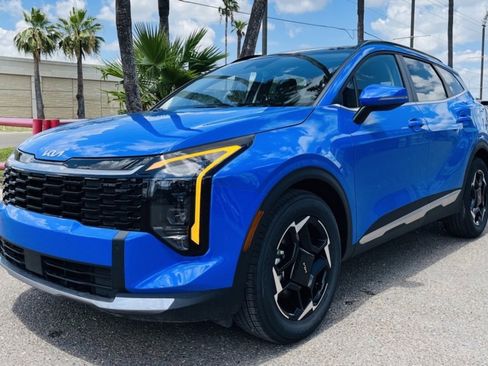 New 2026 Kia Sportage EX w/ EX Panorama Roof Package image 3