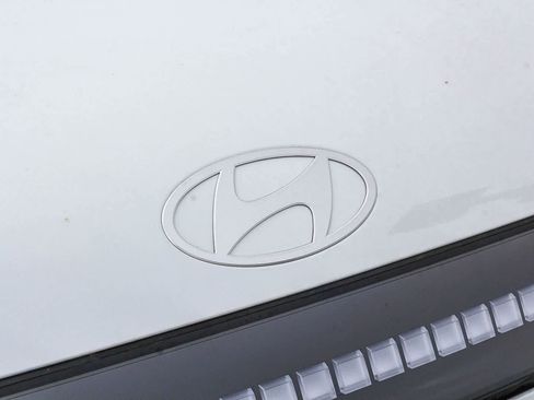 New 2026 Hyundai Ioniq 9 SE AWD/4WD image 13