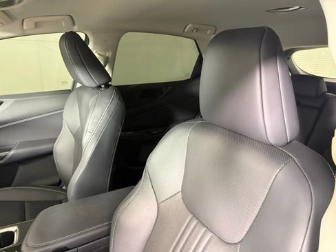 Used 2025 Lexus NX 250 FWD w/ Towing Package (2000 Lbs) image 18