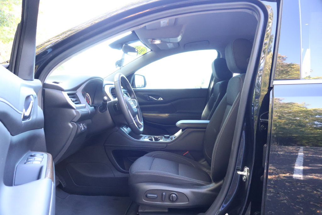 Certified 2023 GMC Acadia SLE w/ Driver Convenience Package FWD image 30