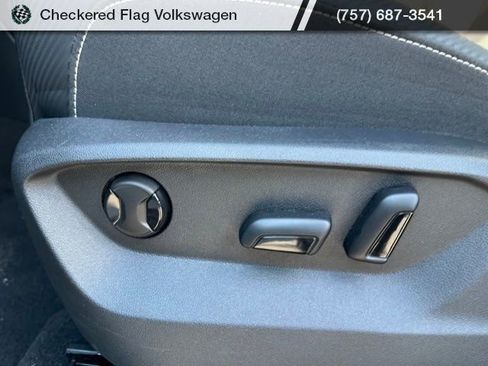 Used 2024 Volkswagen Atlas Cross Sport SE image 21