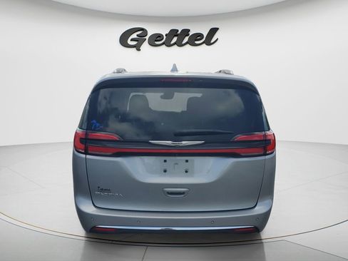 Used 2021 Chrysler Pacifica Touring-L FWD image 6
