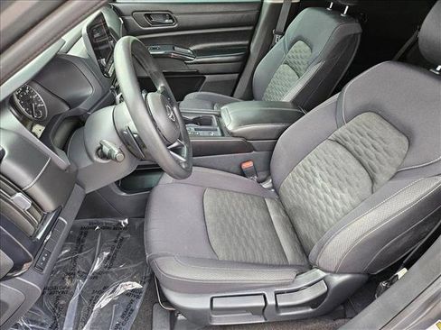 Used 2023 Nissan Pathfinder S image 15