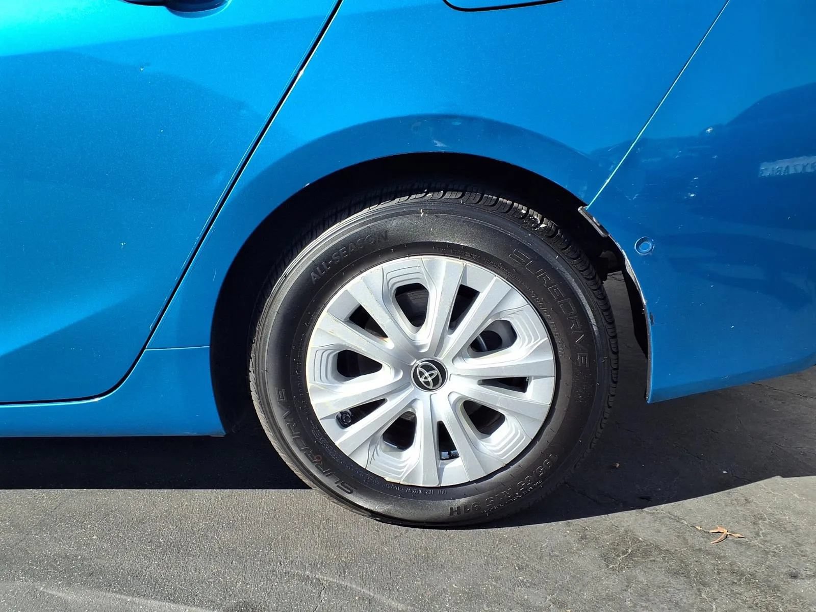 Used 2019 Toyota Prius LE w/ Carpet Mat Package FWD image 5