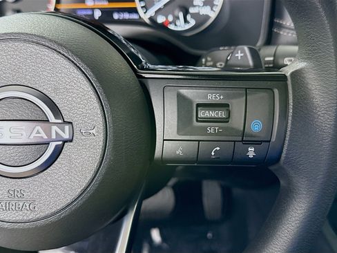 Used 2023 Nissan Rogue SV FWD image 15