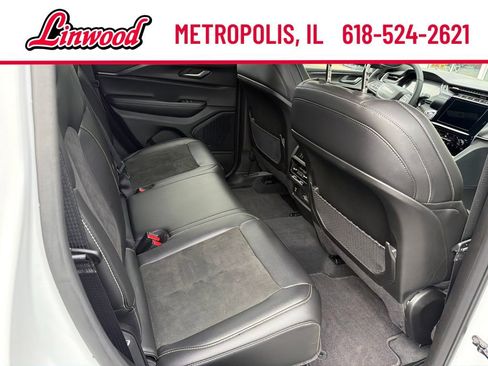 Used 2025 Jeep Grand Cherokee Altitude AWD/4WD image 10