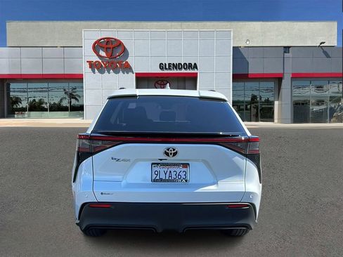 Certified 2022 Toyota Venza LE AWD/4WD image 4