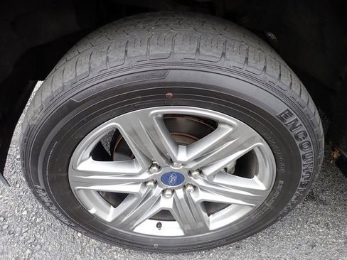 Used 2018 Ford F150 Lariat w/ Equipment Group 502A Luxury image 12